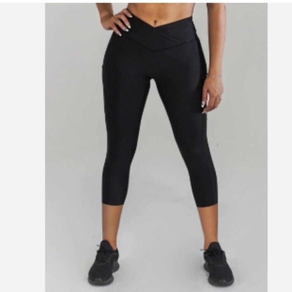 Like New! Obsession Shapewear Pristine Pocket Capri Scrunch Legging Black Size L